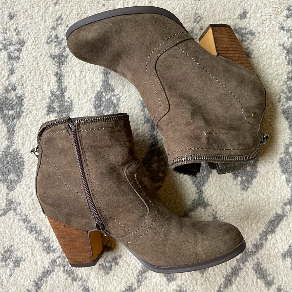 Lowered! 💥 Women’s Crown Vintage Taupe Booties - Picture 10 of 12